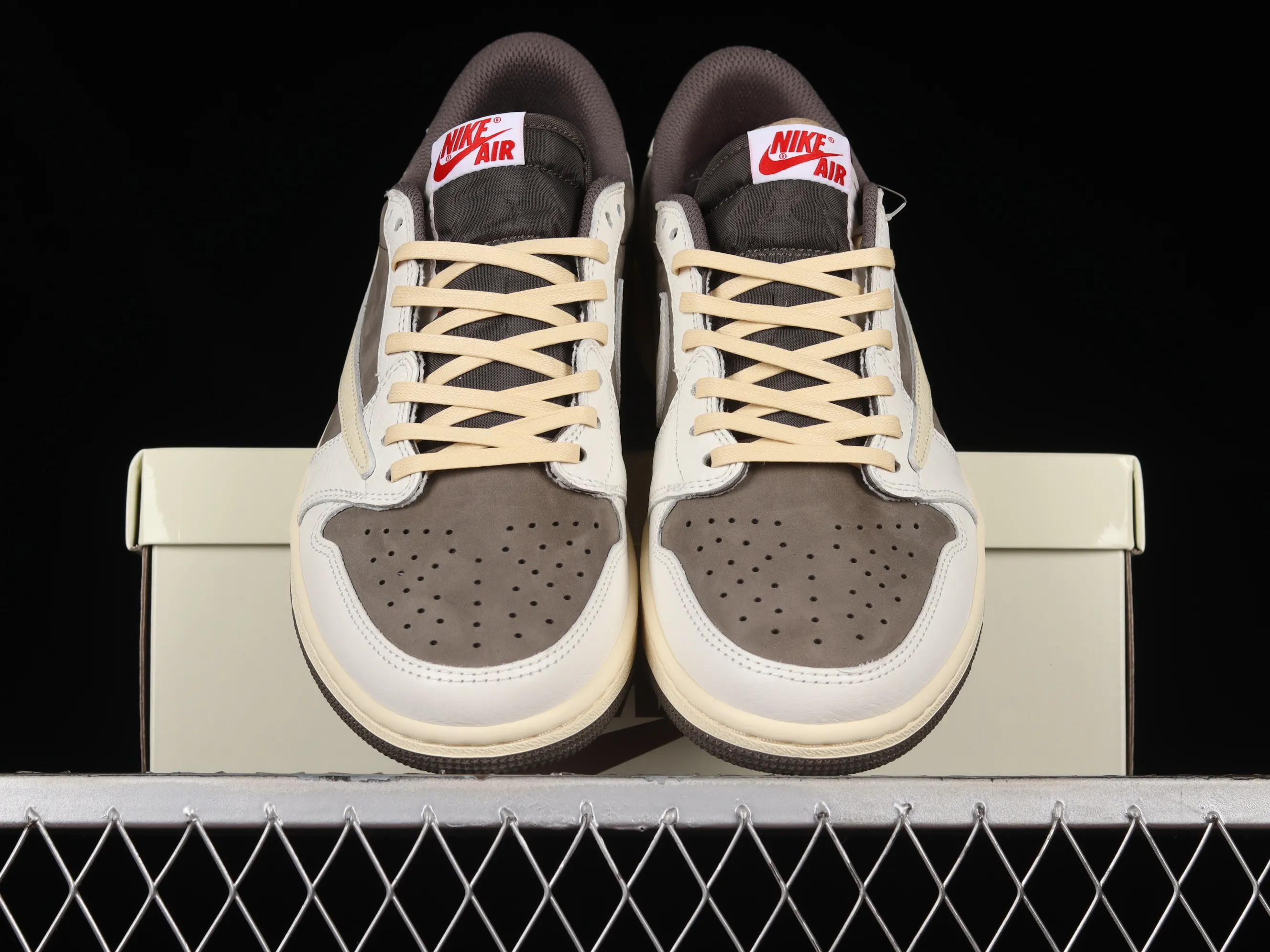 All categories Air Jordan Jordan series basketball shoes Air Jordan 1 Low LW version Travis Scott x Air Jordan 1 Low OG "Reverse Mocha" AJ1 Joe 1 reverse mocha brown and white barb joint casual sports basketball shoes DM7866-162